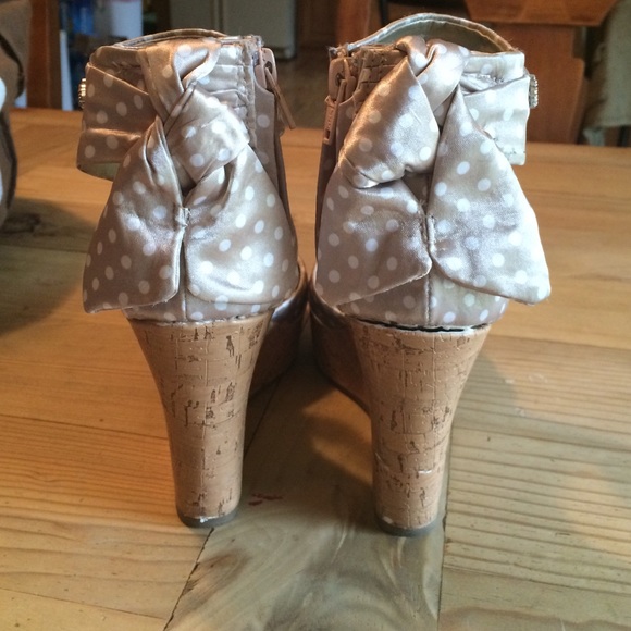 Cream ankle wrap wedges - Picture 2 of 4