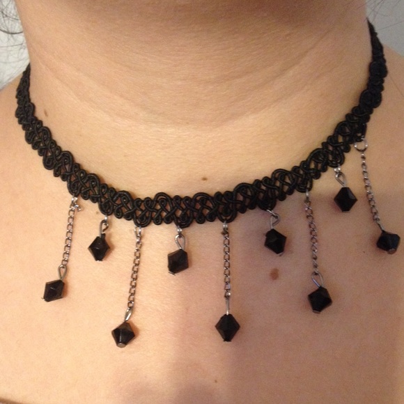Crystal lace necklace - Picture 2 of 2