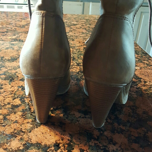 Fur lined boot, rubber sole. - Picture 3 of 4