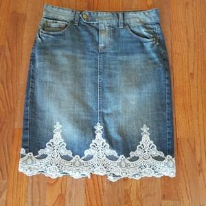 Denim skirt w/ Lace trim