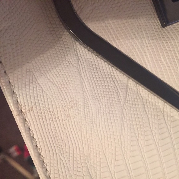 BGBG white envelope purse with chain - Picture 4 of 4