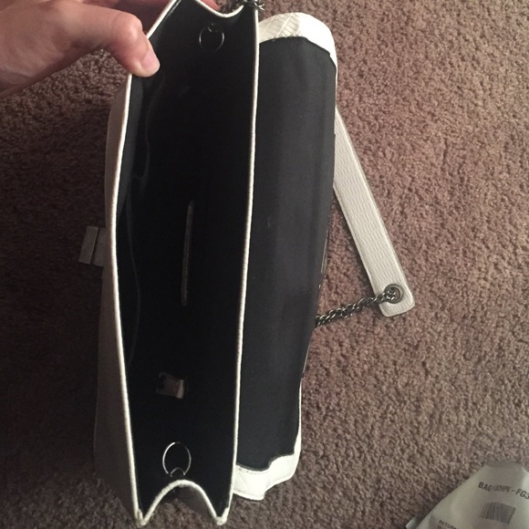 BGBG white envelope purse with chain - Picture 3 of 4