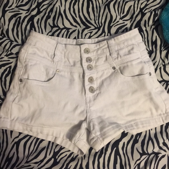 White high waisted shorts - Picture 2 of 3