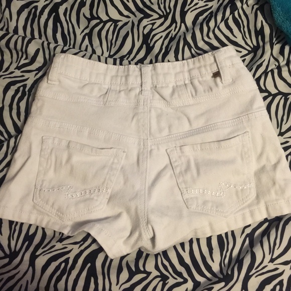 White high waisted shorts - Picture 3 of 3