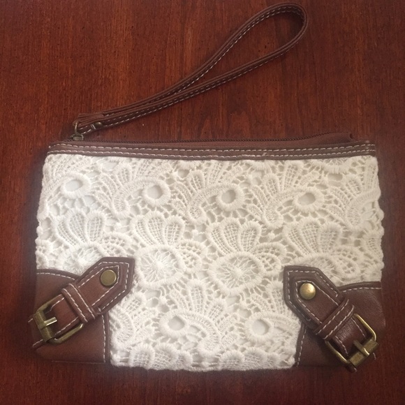 Lace wristlet