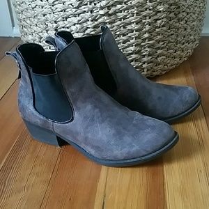 Grey bootie