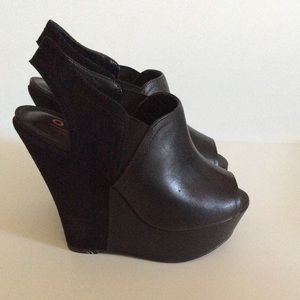 Open toe wedge platform
