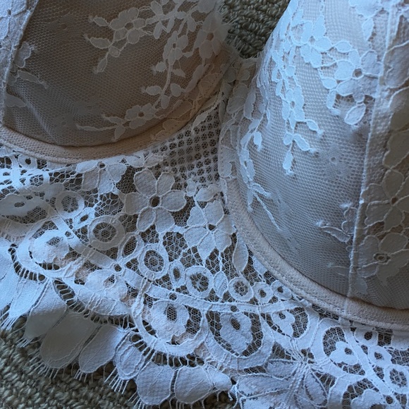 beautiful bra from Victoria's Secret - Picture 3 of 4