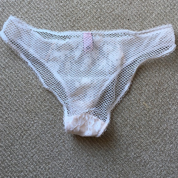 beautiful bra from Victoria's Secret - Picture 4 of 4