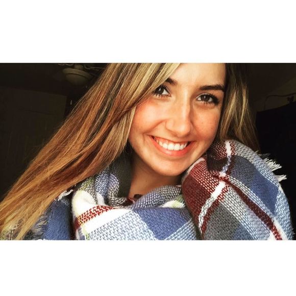 Meet your Posher, Mariah - Picture 1 of 1