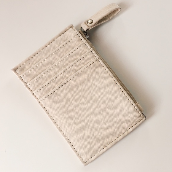 • Card holder •
