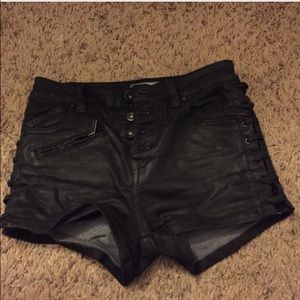 FREE PEOPLE coated Jean shorts 25