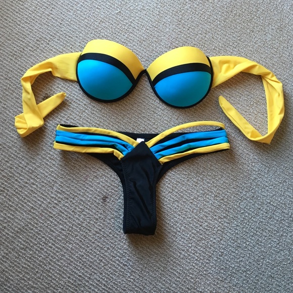 Cheeky bikini top and bottom - Picture 1 of 3
