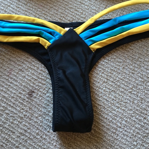 Cheeky bikini top and bottom - Picture 2 of 3