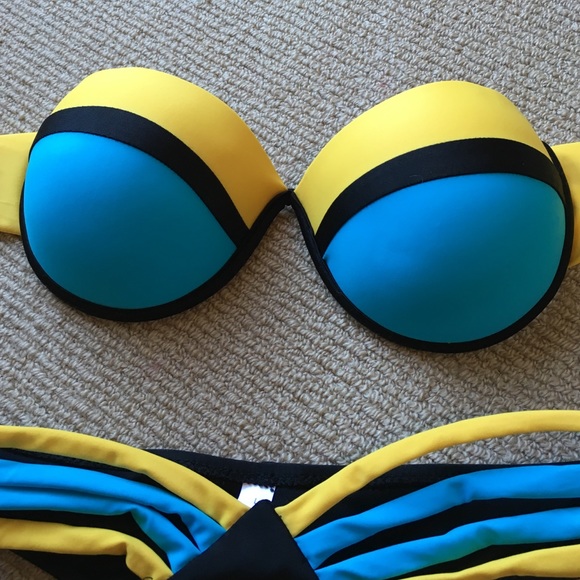 Cheeky bikini top and bottom - Picture 3 of 3