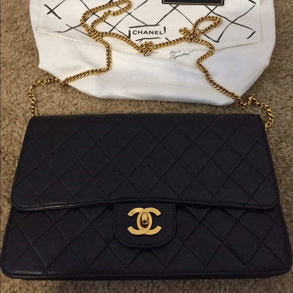 Classic Chanel flap handbag - Picture 2 of 4