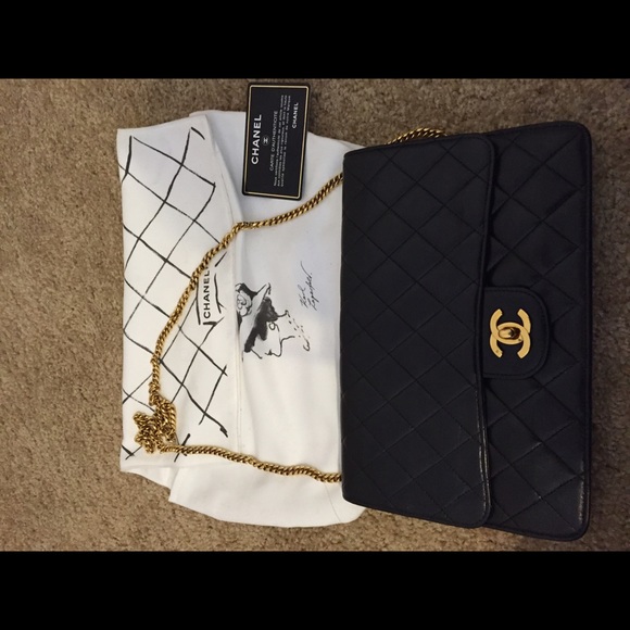 Classic Chanel flap handbag - Picture 4 of 4