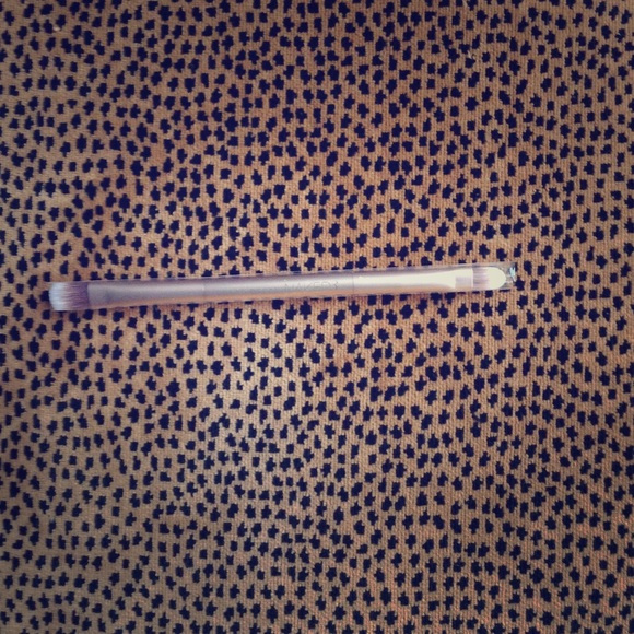 Double ended urban decay naked3 shadow brush