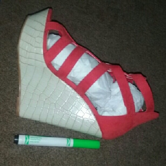 Shoess - Picture 2 of 2