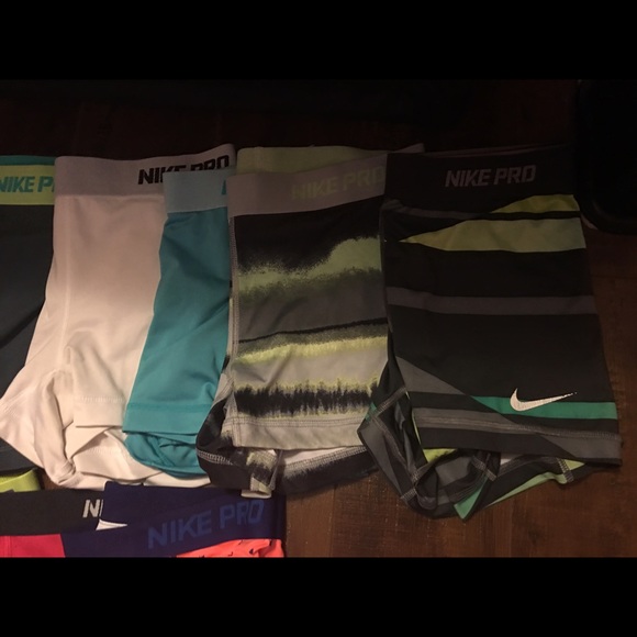 Nike Pro Collection - Picture 2 of 2