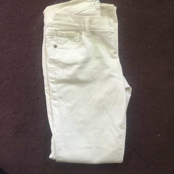 White skinny jeans