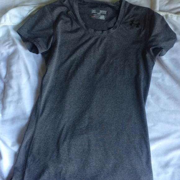 ✨SALE✨Under Armour Heat Gear Shirt