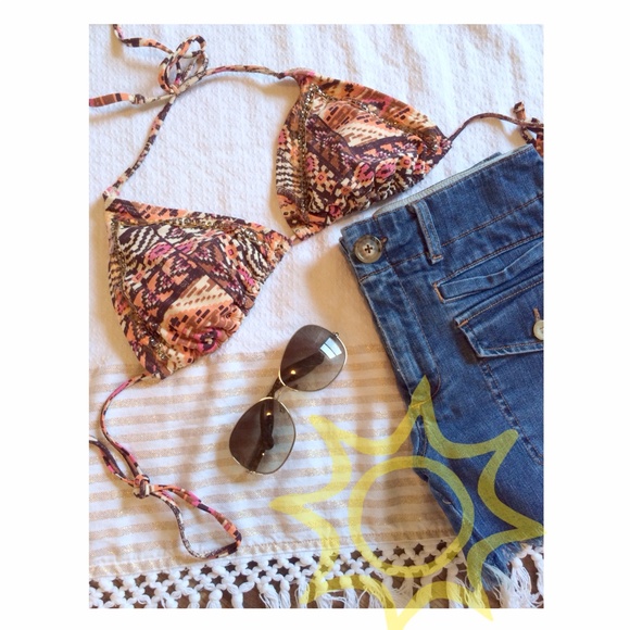 Bikini triangle top