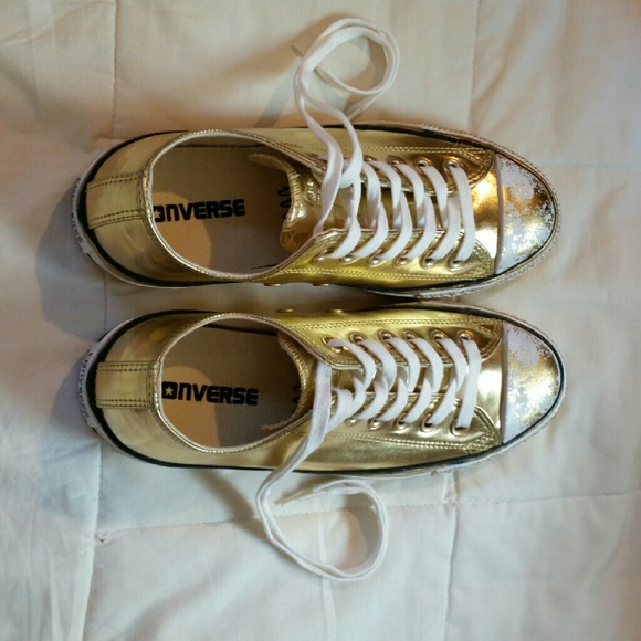 NWOB Gold Metallic Converse Chuck Taylor OX - Picture 3 of 4