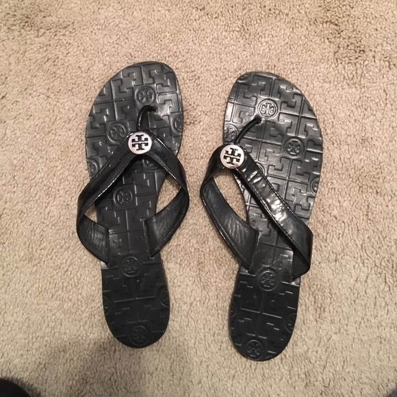 Black Tory birch flip flops