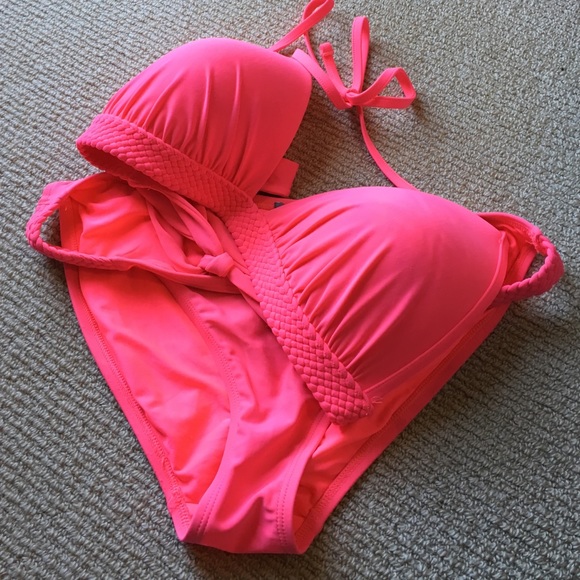 Bright pink bikini - Picture 4 of 4