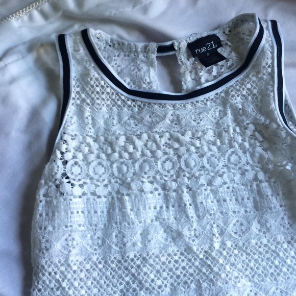 Rue 21 Lace Top - Picture 3 of 4