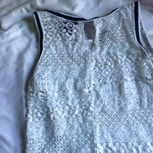 Rue 21 Lace Top - Picture 4 of 4