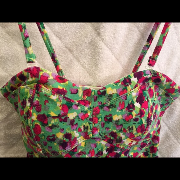 Floral top - Picture 2 of 4