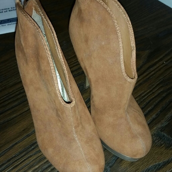 Sexy tan suede heels - Picture 2 of 4