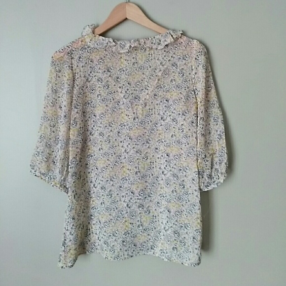 Old navy floral blouse size small - Picture 2 of 3