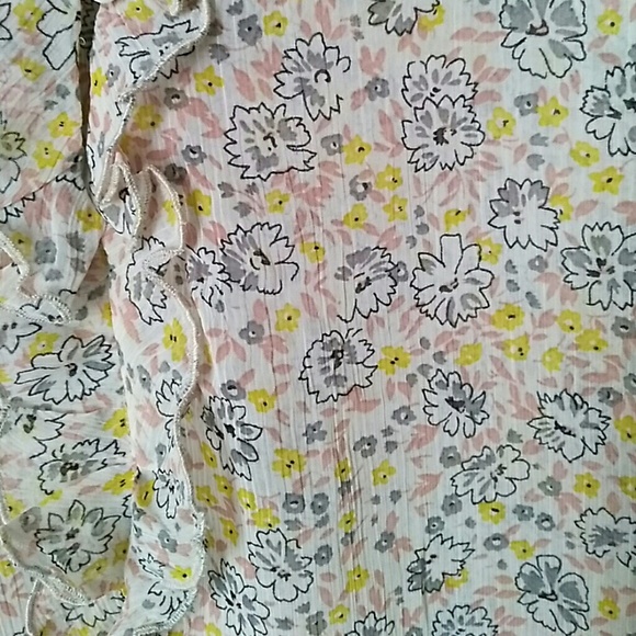 Old navy floral blouse size small - Picture 3 of 3