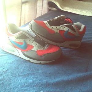 Women's 8.5 Airmax
