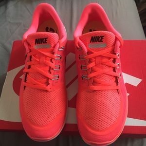 Nike Free 5.0 - Size 9