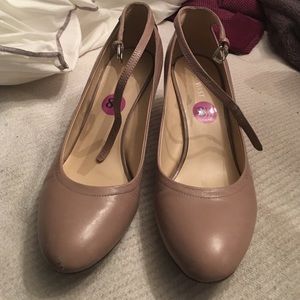 Nude kitten heel pumps ✨