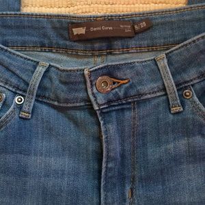 Levi's  jeans Demi Curve Size 29 mid rise