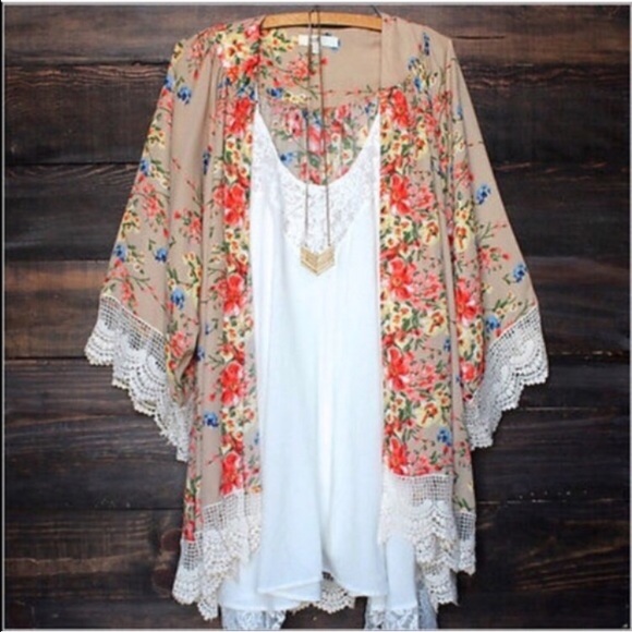 Flash sale- Ready to ship- floral and lace kimono
