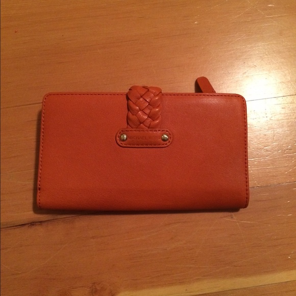 Michael Kors Purse & Wallet - Picture 2 of 4
