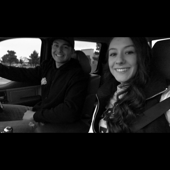 Meet your Posher, Danielle - Picture 3 of 3