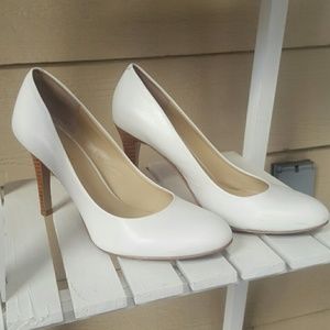 White leather Nine West Pumps (w/box)