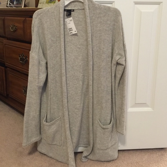 H&M Sweaters - 🎉NWT🎉H&M gray cardigan