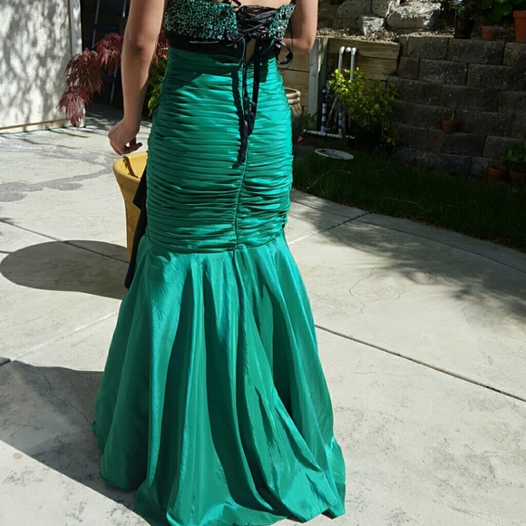 Dress - Picture 2 of 4