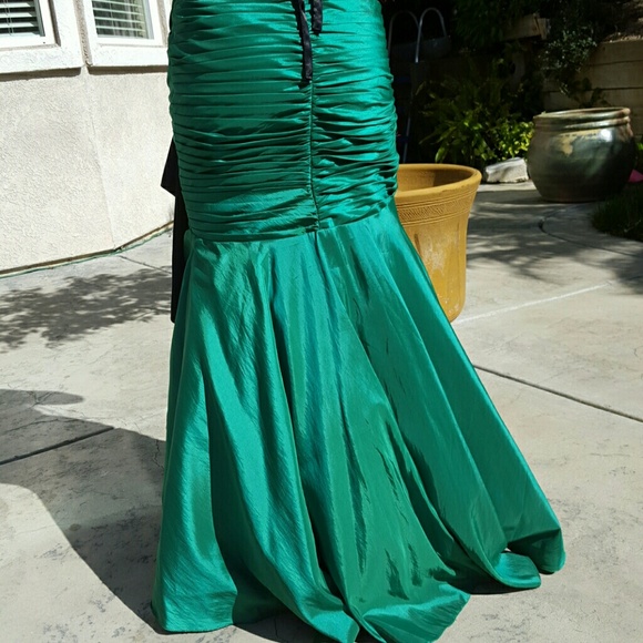 Dress - Picture 3 of 4