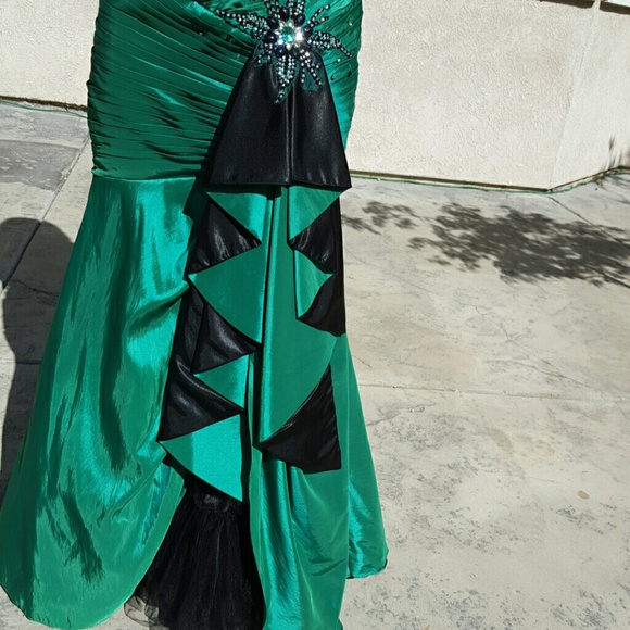 Dress - Picture 4 of 4