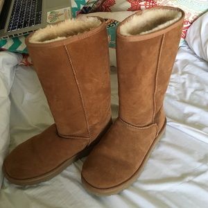 *Cleaning kit included *Tall chestnut Ugg boots