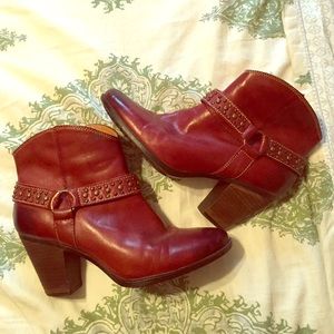 Red leather bootie✨